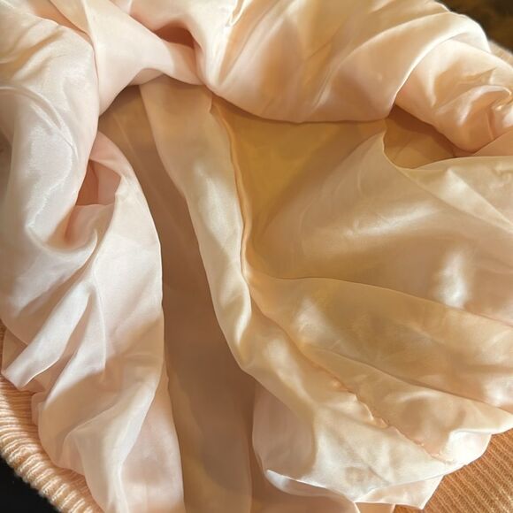 Vintage pastel pink crewneck beaded/sequin floral spray pattern lined sweater. - Picture 7 of 7